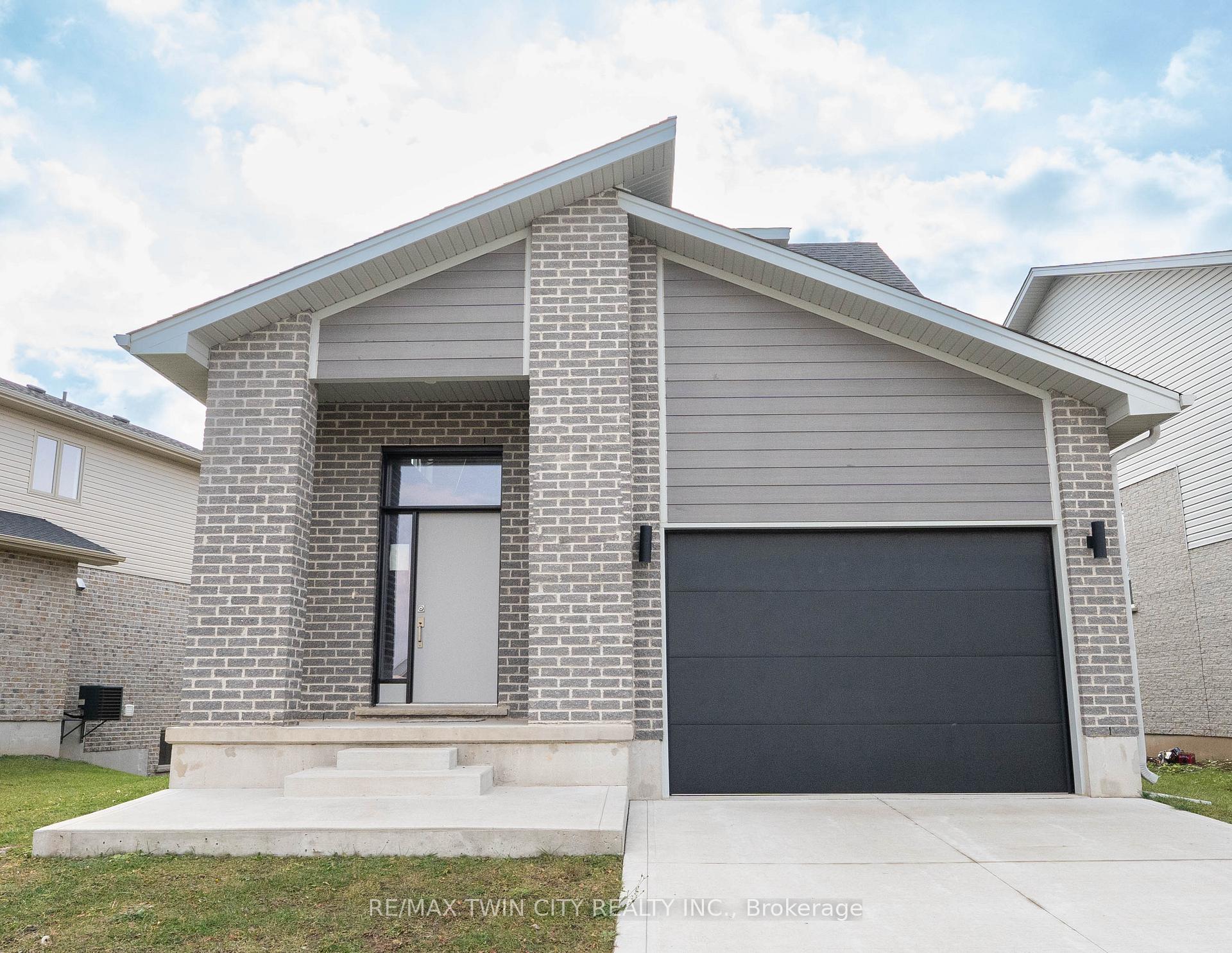 2084 Evans Boulevard, London South, ON, exterior