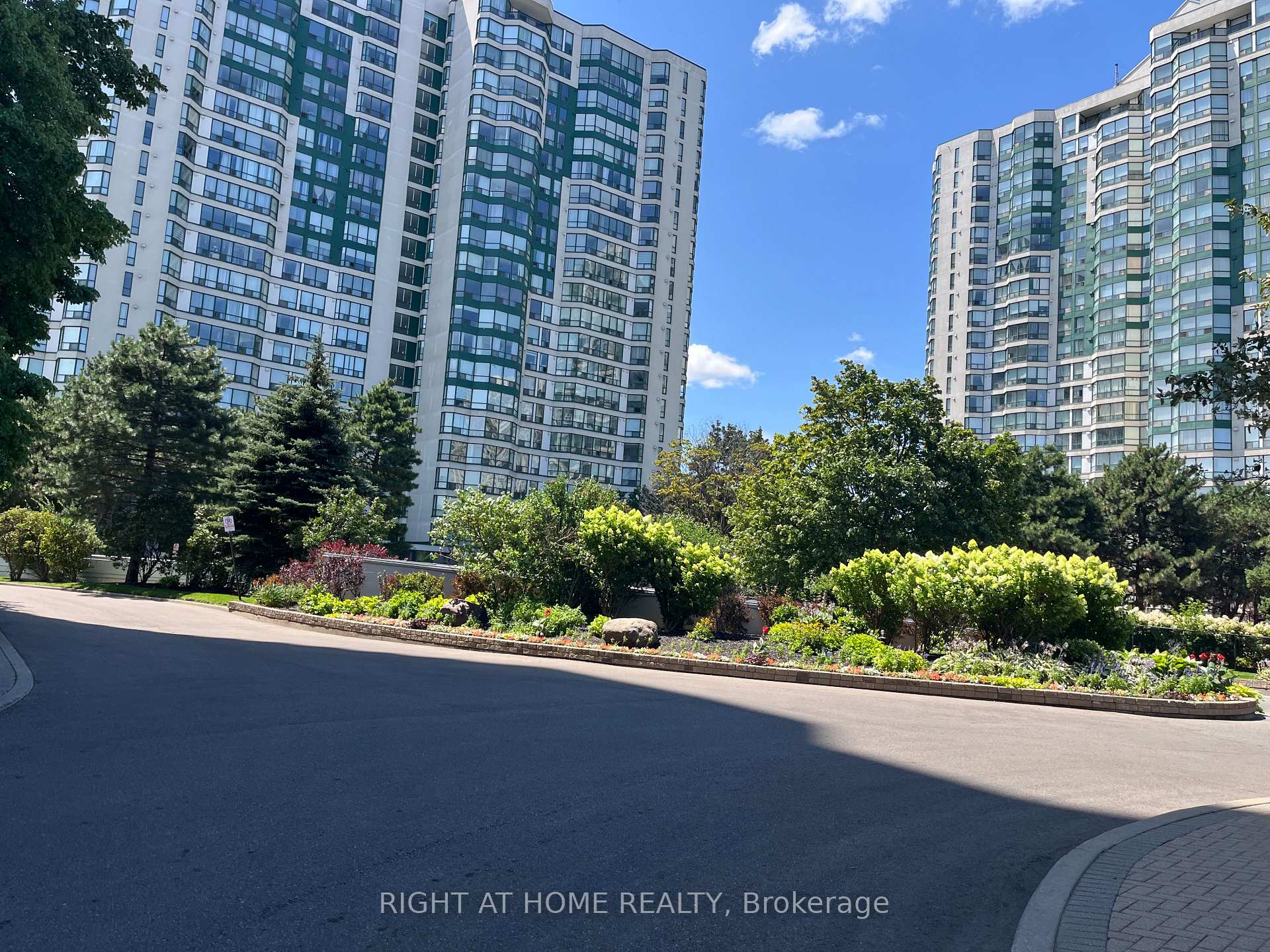 1003 - 4450 Tucana Crt 1003 Court, Mississauga, ON, exterior