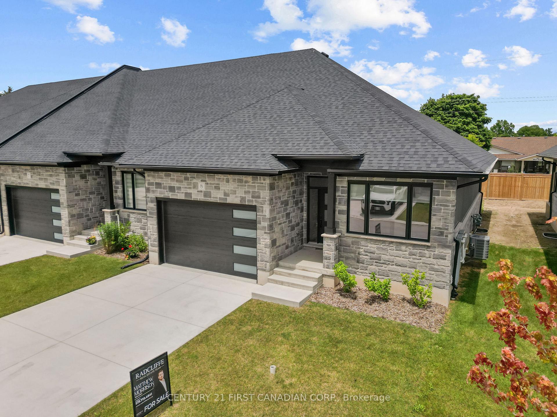 12 - 32 Postma Crescent, North Middlesex, ON, exterior