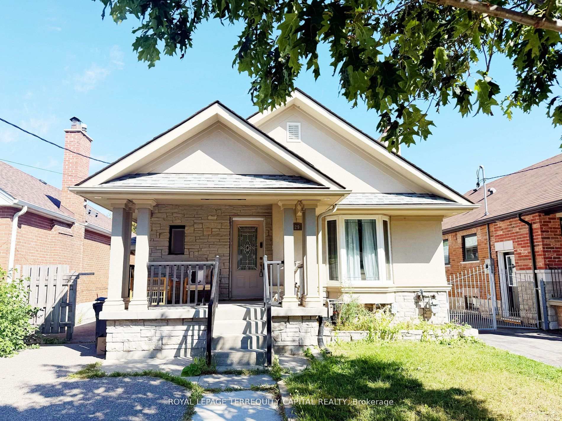 Lower - 29 Glamis Avenue, Toronto W03, ON, exterior