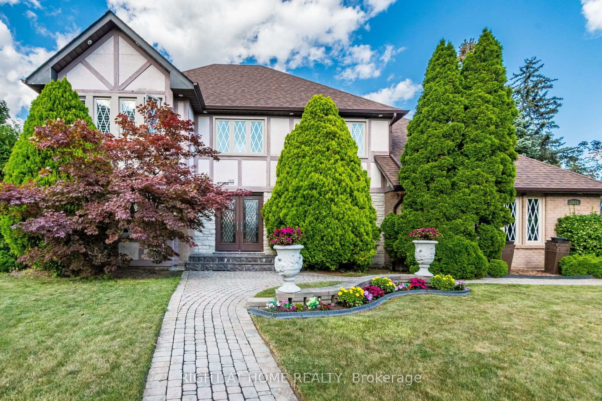 2029 Saint Andrew's Place, Mississauga, ON, exterior