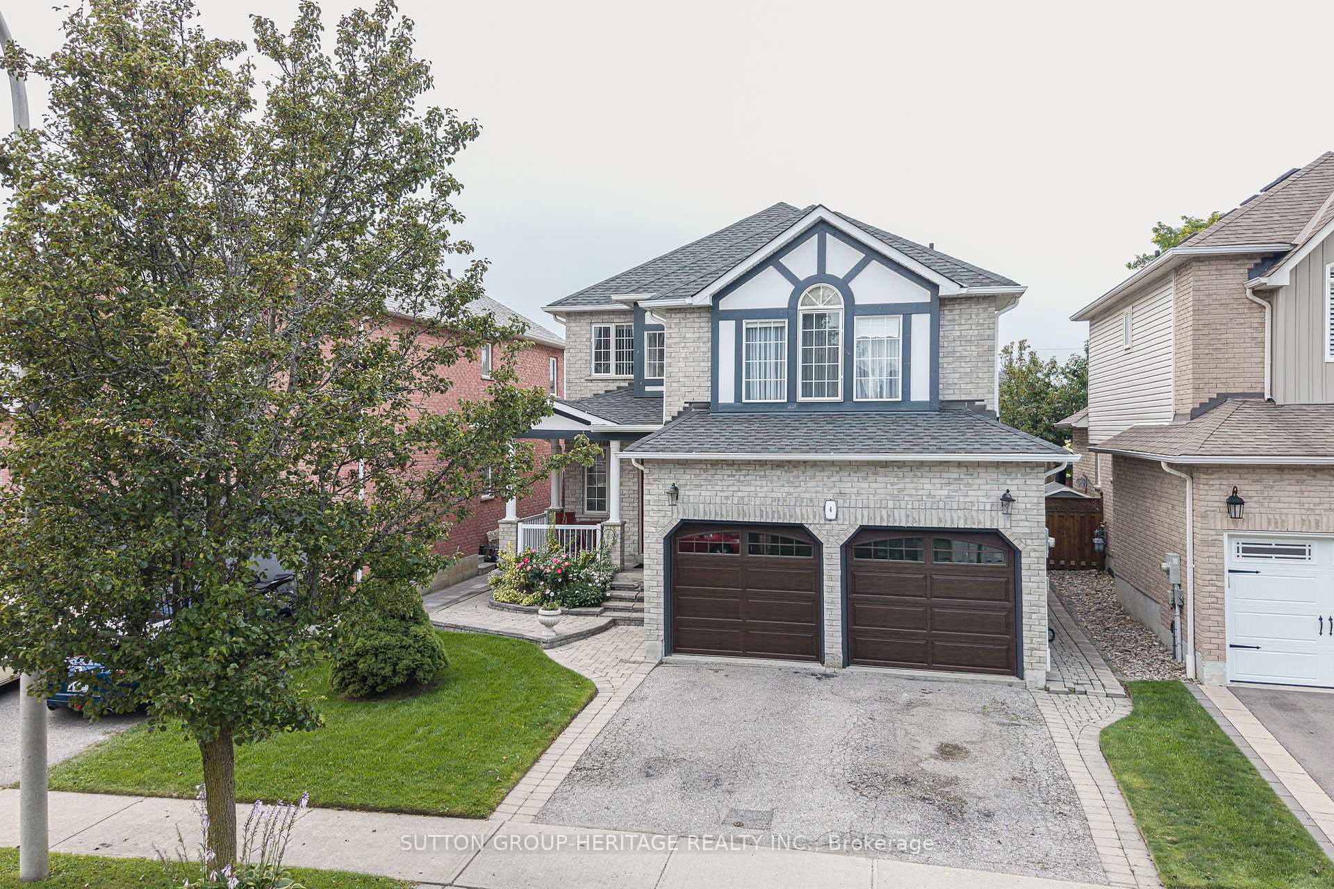 4 Divine Drive, Whitby, ON, exterior