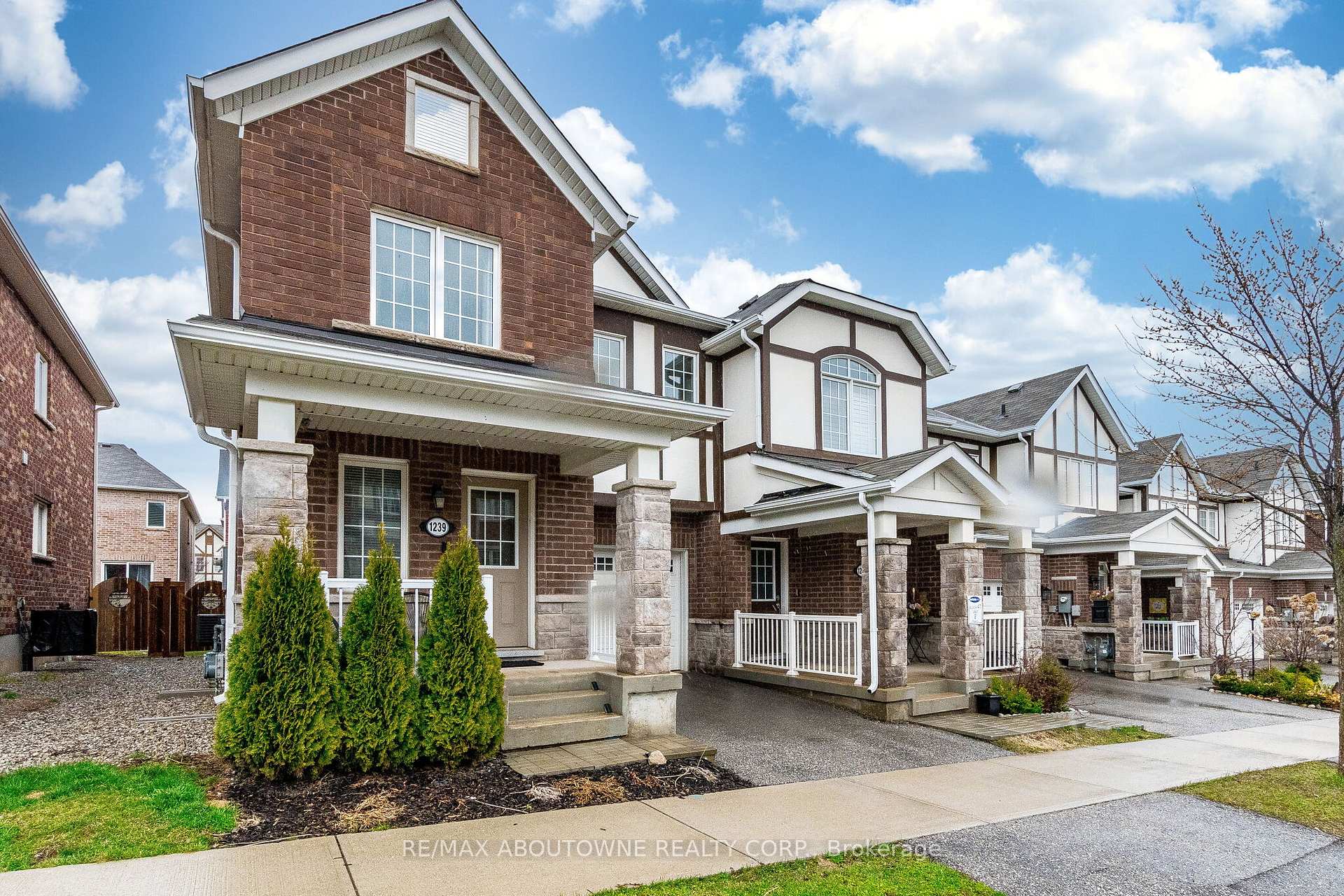 1239 Mulroney Heights, Milton, ON, exterior