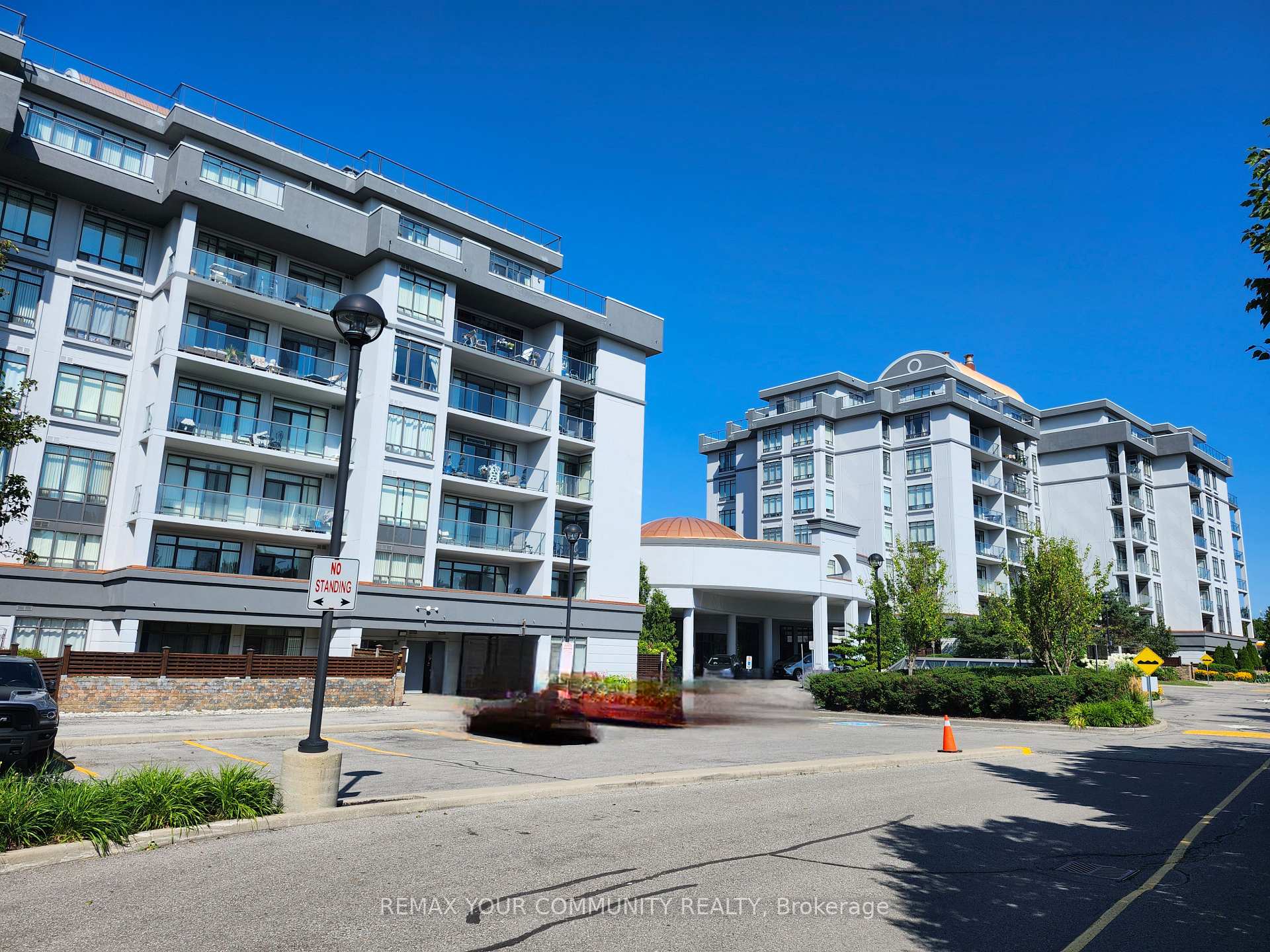 112 - 11121 Yonge Street, Richmond Hill, ON, exterior