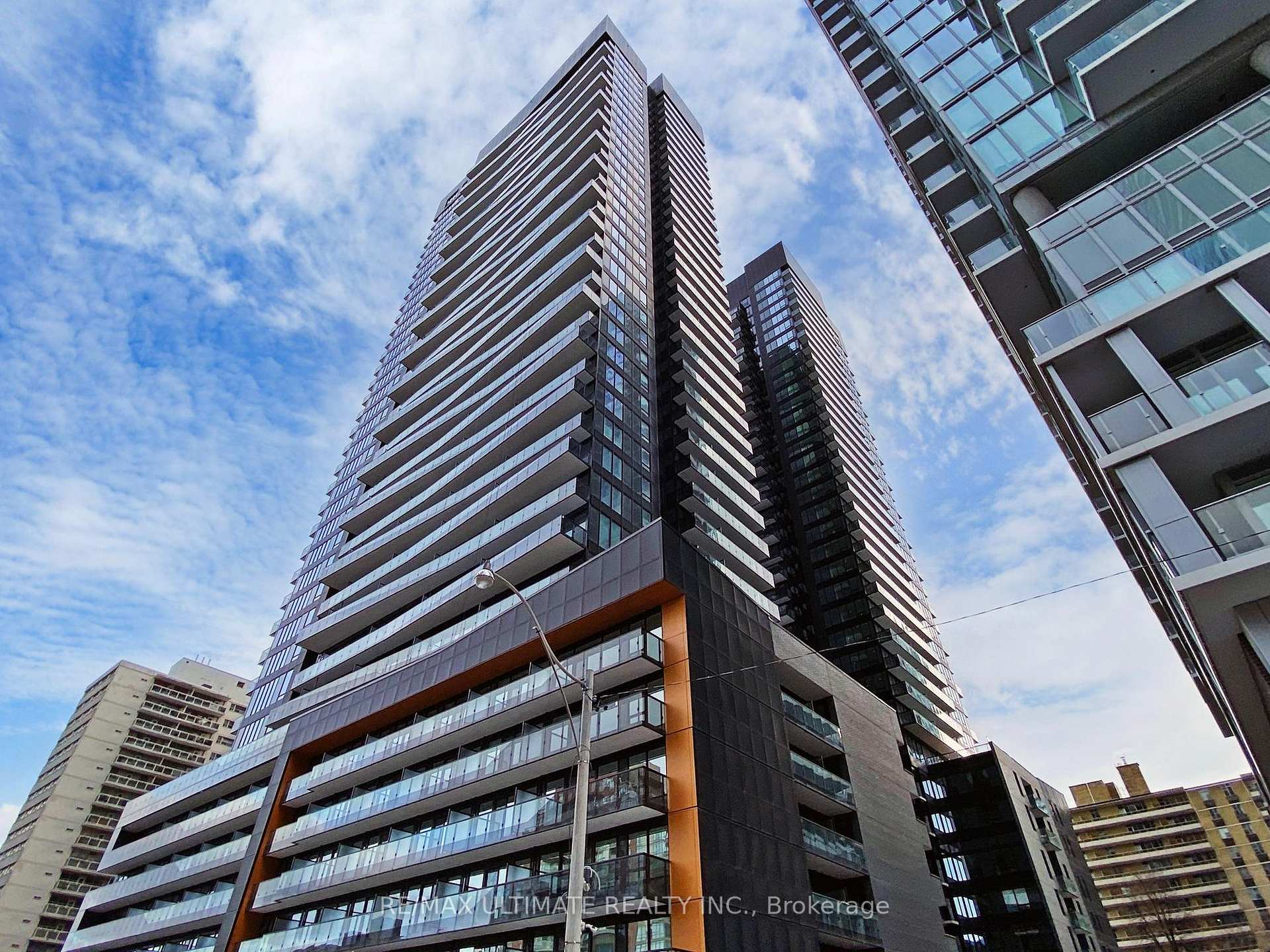 207 - 117 Broadway Avenue, Toronto C10, ON, exterior