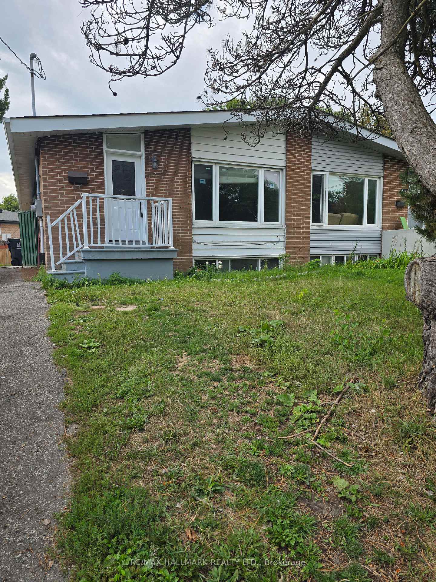 Upper Portion - 53 Billington Crescent, Toronto C13, ON, exterior