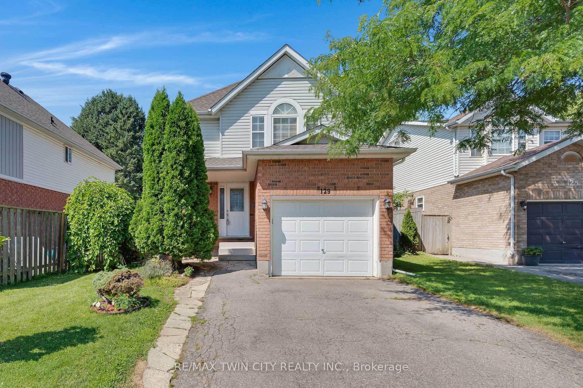 129 KOVAC Road, Cambridge, ON, exterior