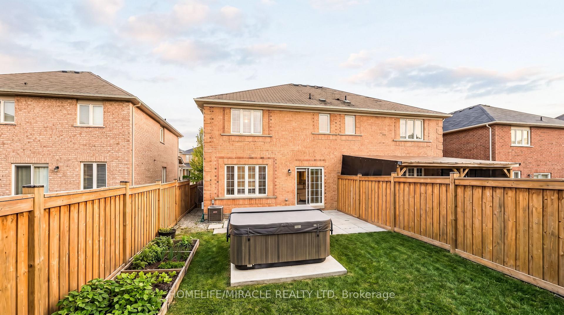60 Bushmill Circle, Brampton, ON, exterior