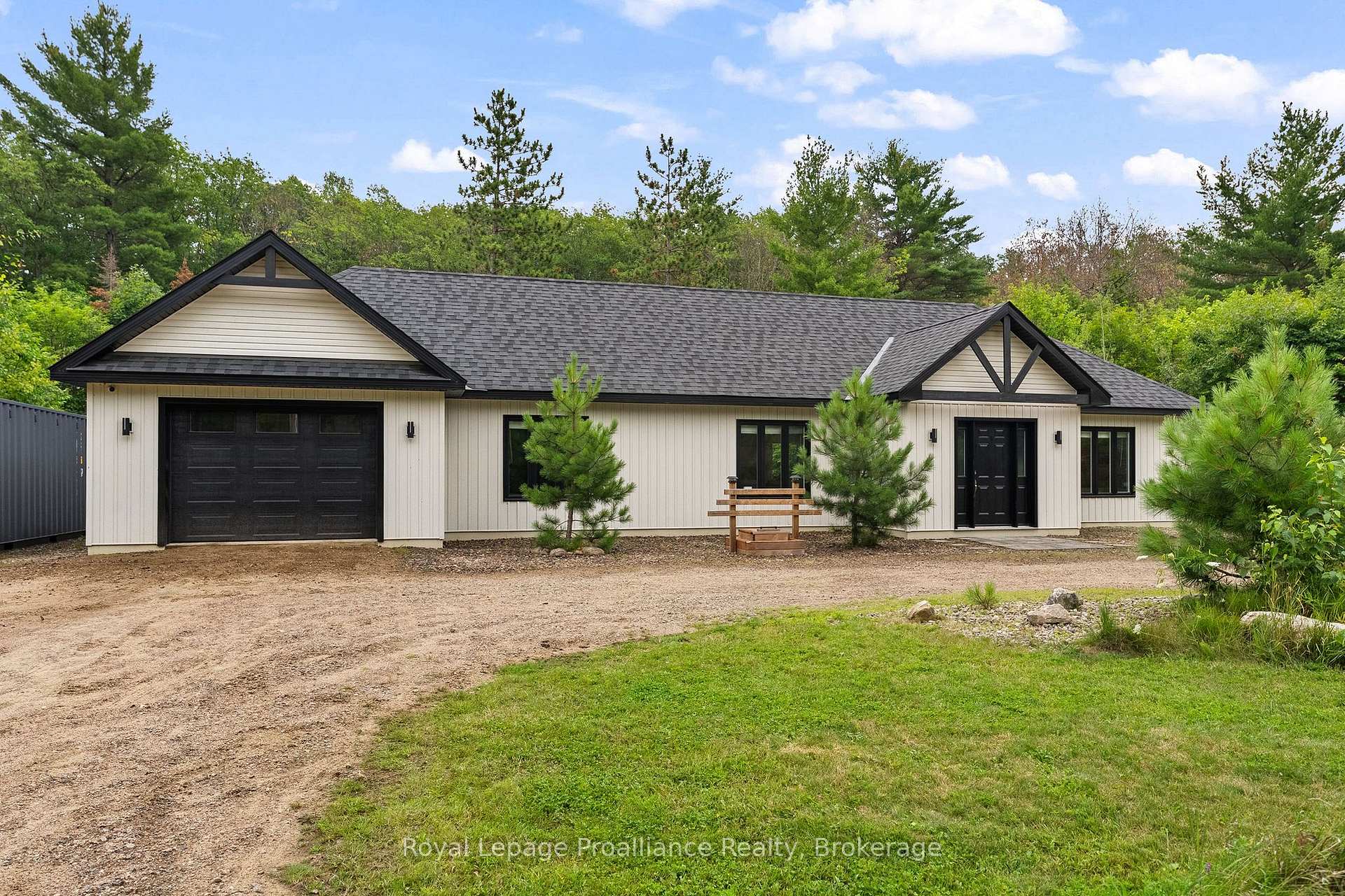 41948A Combermere Road, Madawaska Valley, ON, exterior