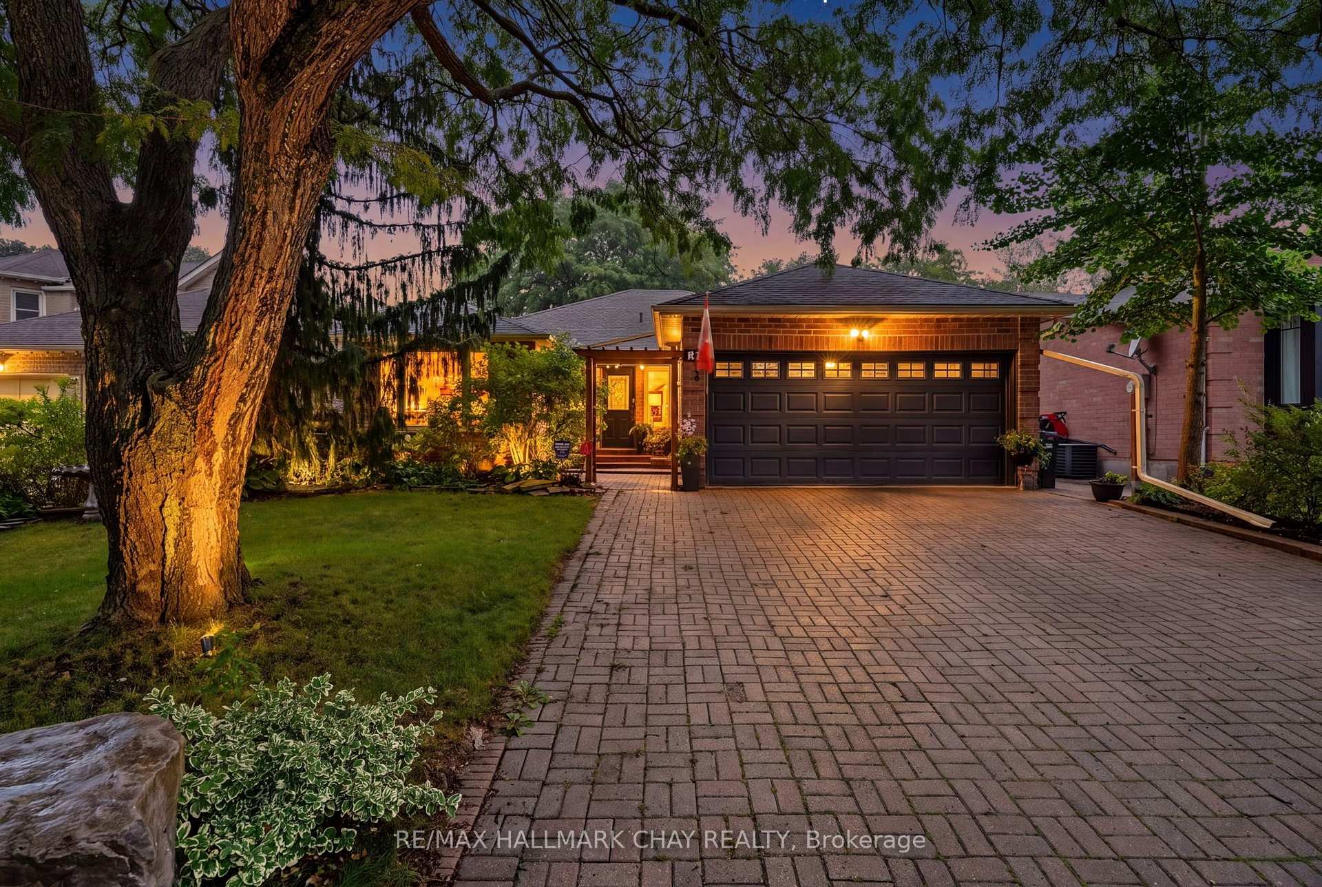 66 Hutchinson Drive, New Tecumseth, ON, exterior