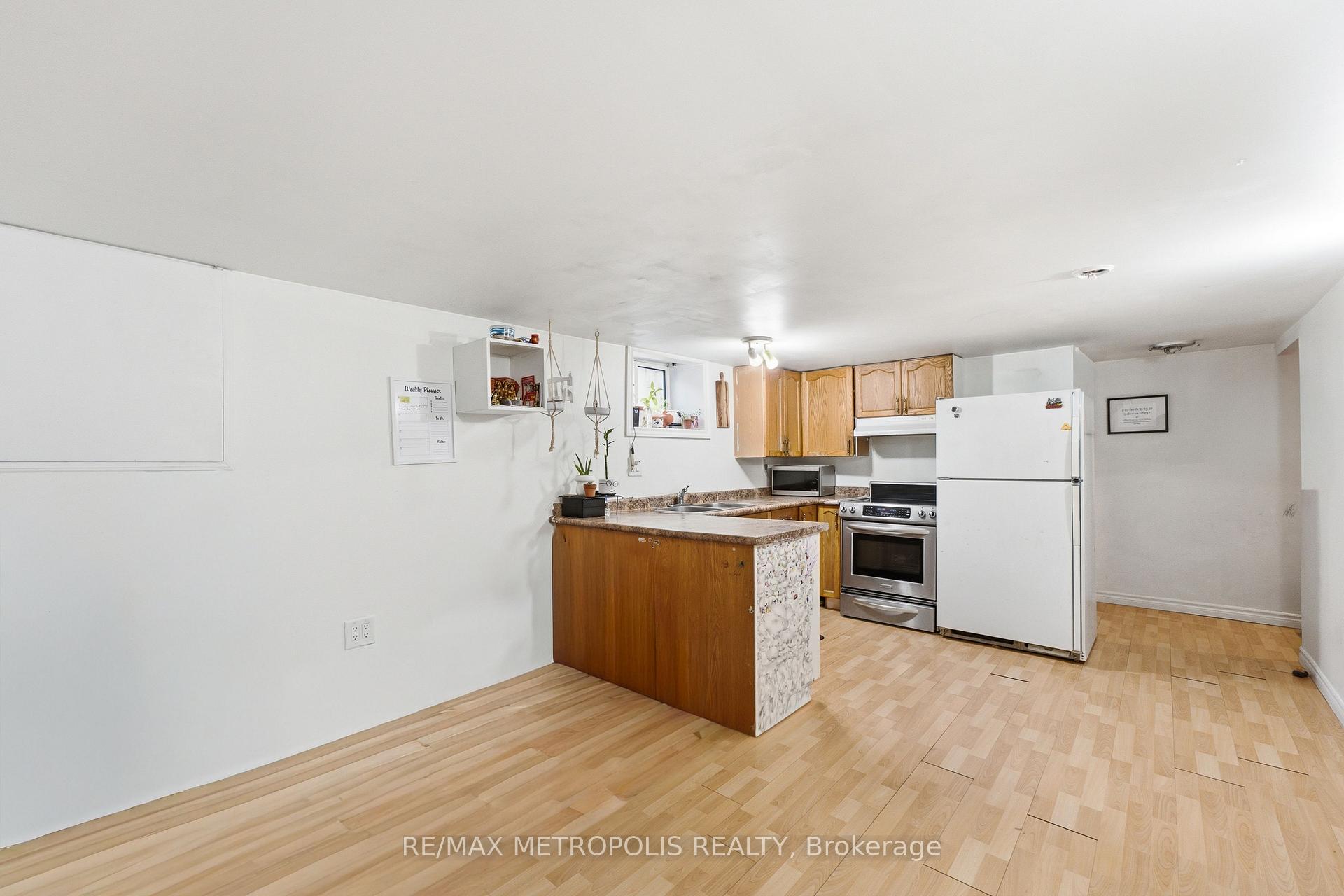 BSMT - 312 Palmerston Avenue, Whitby, ON, exterior