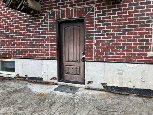 105 Scott Street, Whitby, ON, exterior