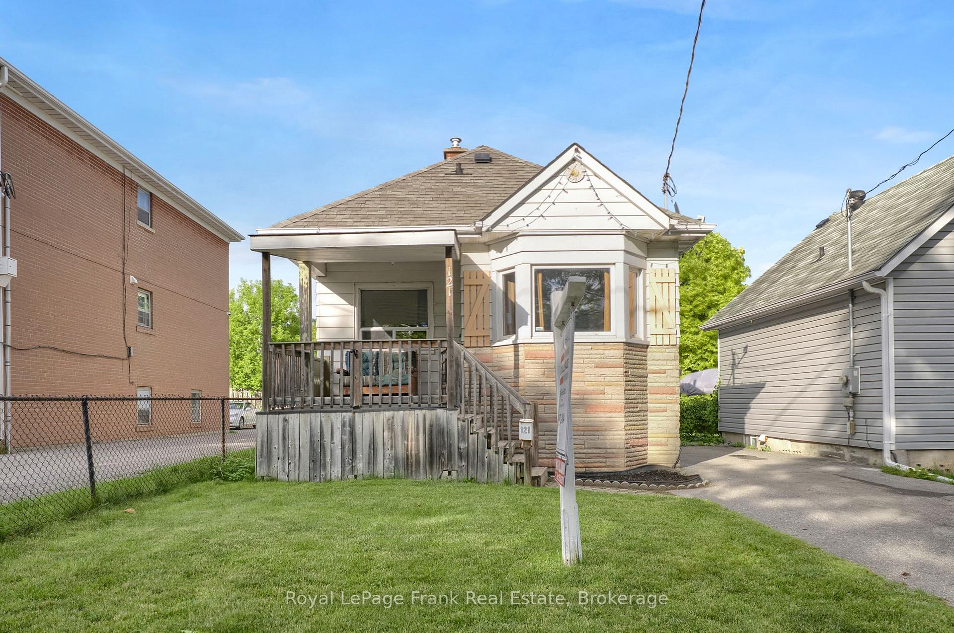 121 Cromwell Avenue, Oshawa, ON, exterior