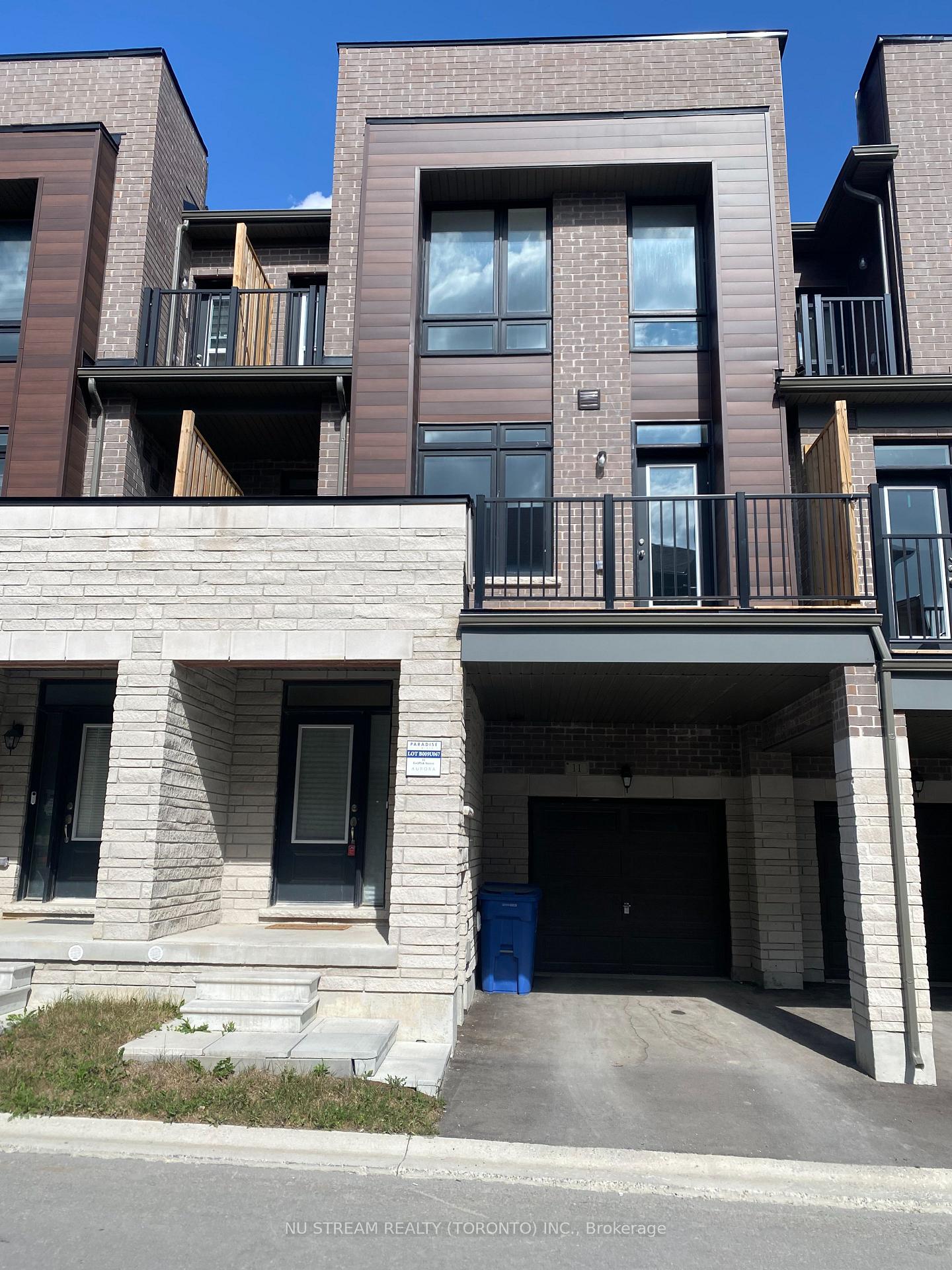 11 Griffith Street, Aurora, ON, exterior