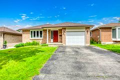 115 Scenic Wood Crescent, Kitchener, ON, exterior