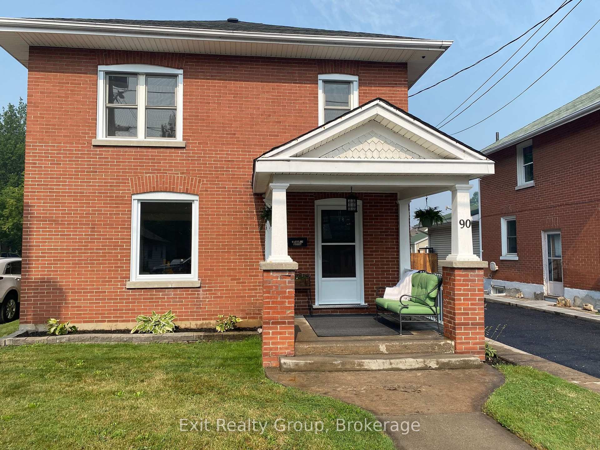 90 Byron Street, Quinte West, ON, exterior