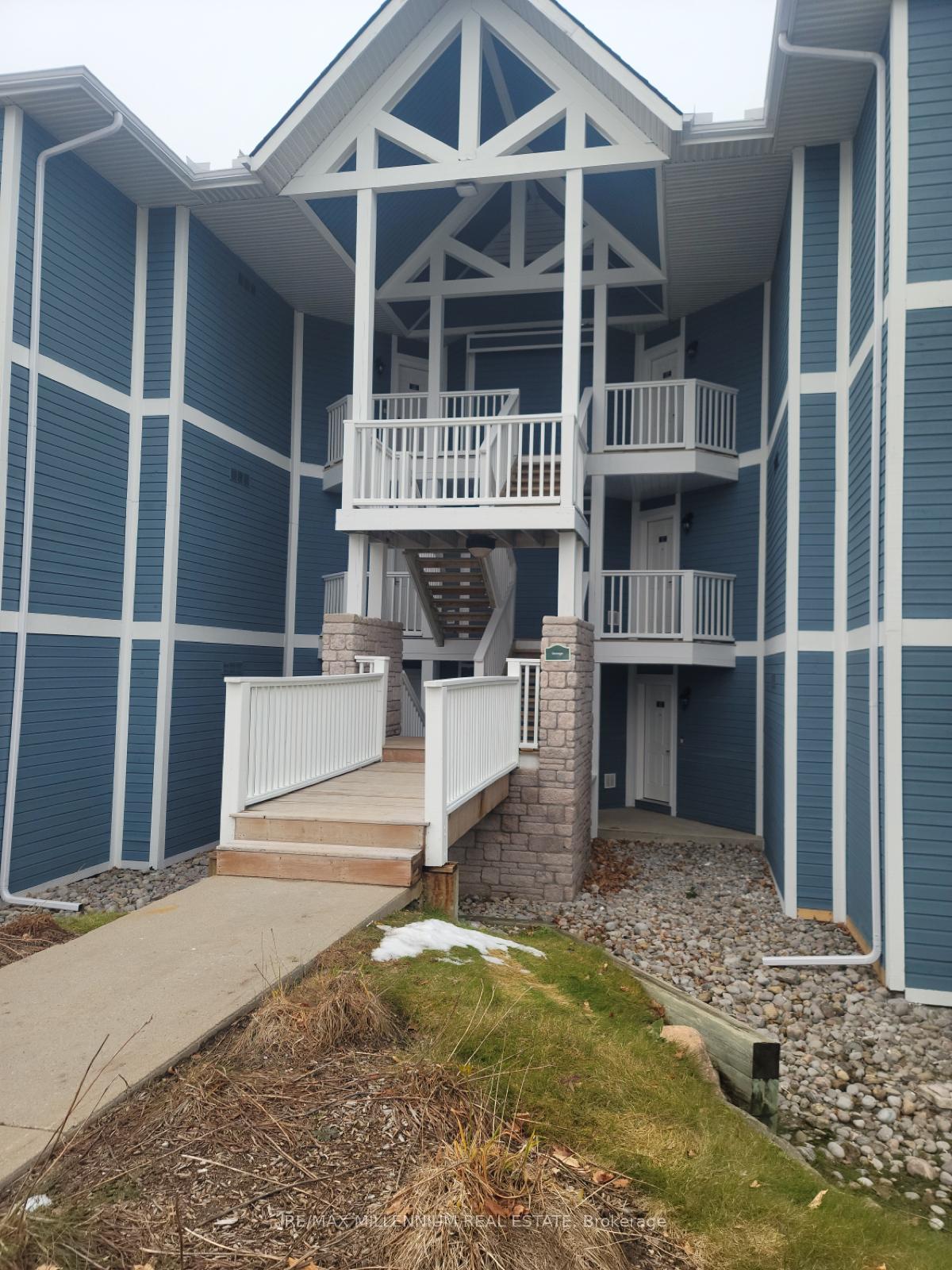 2442-43 - 90 Highland Drive, Oro-Medonte, ON, exterior
