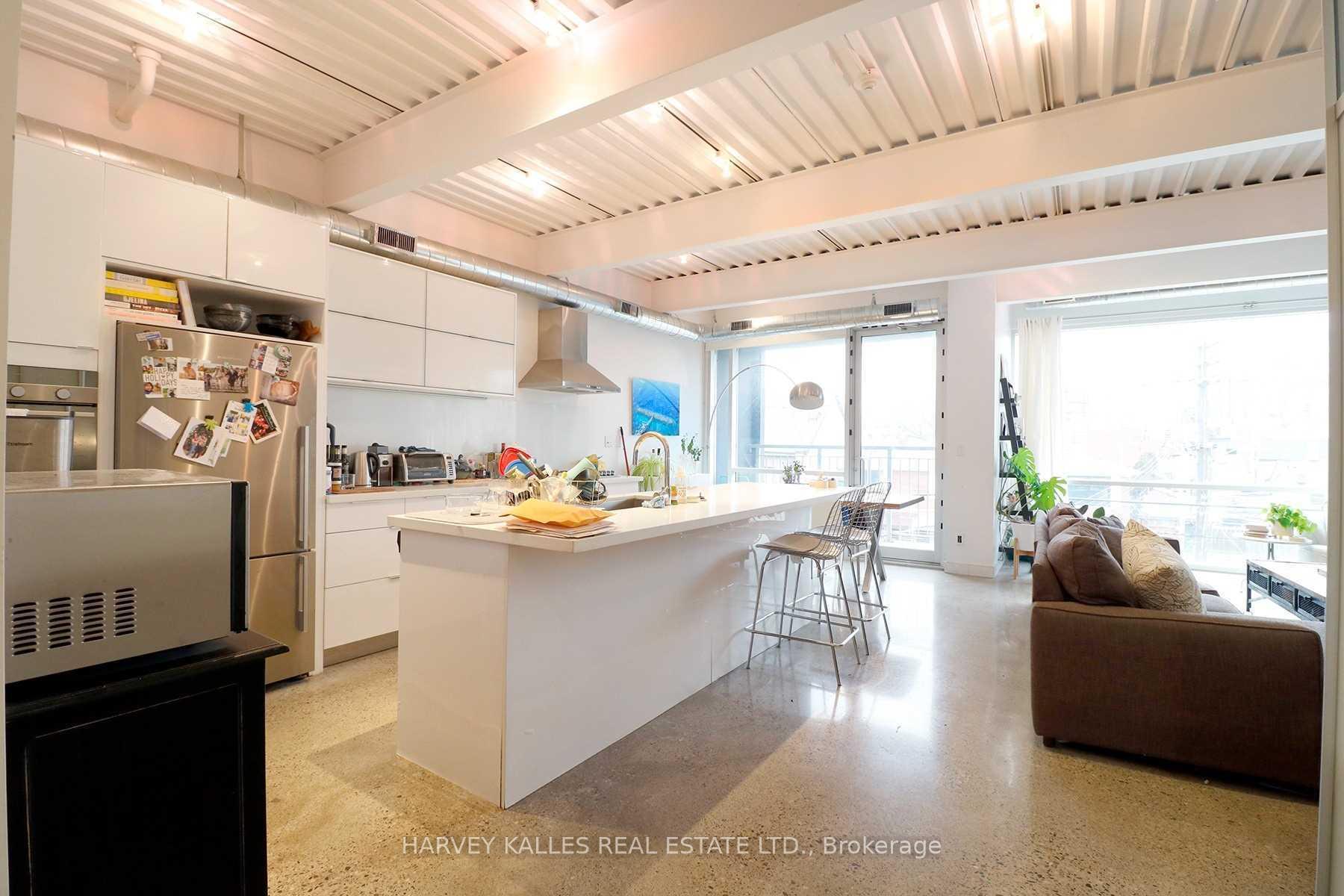 PH3A - 214 Bathurst Street, Toronto C01, ON, exterior