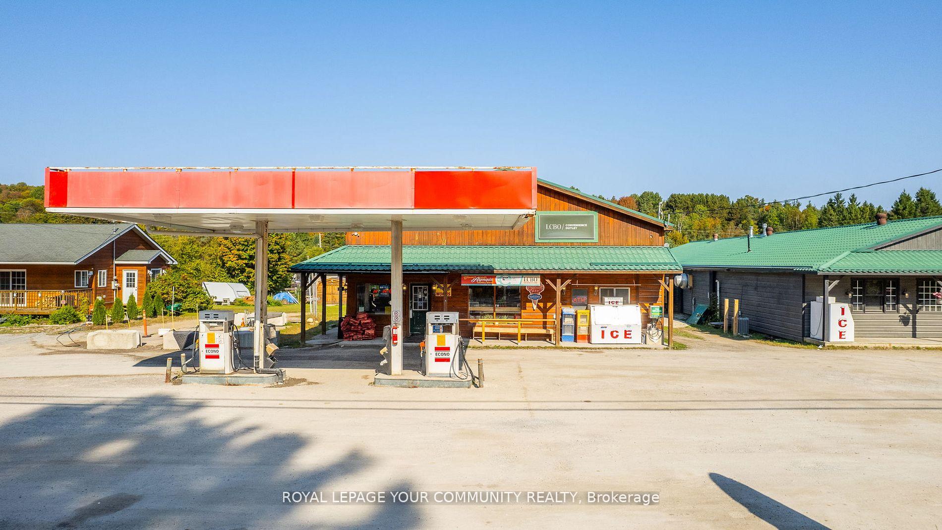 3895 Loop Road, Dysart et al, ON, exterior