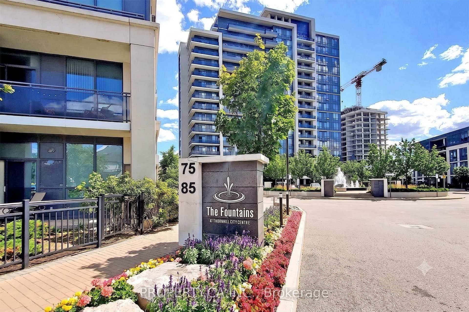 807 - 85 North Park Road, Vaughan, ON, exterior