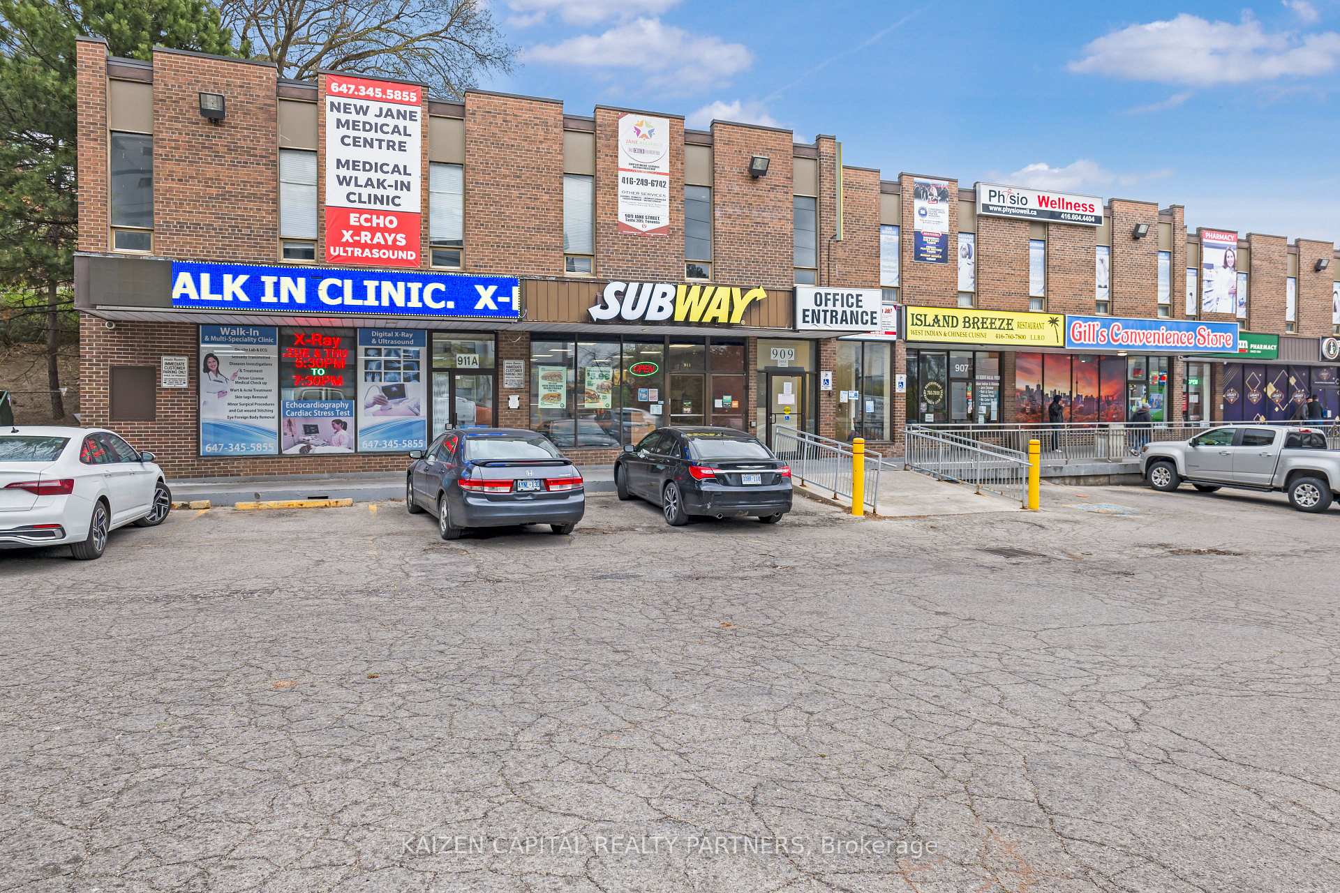 202 - 901 Jane Street, Toronto W03, ON, exterior