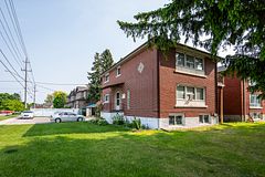 129 River Road E, Kitchener, ON, exterior