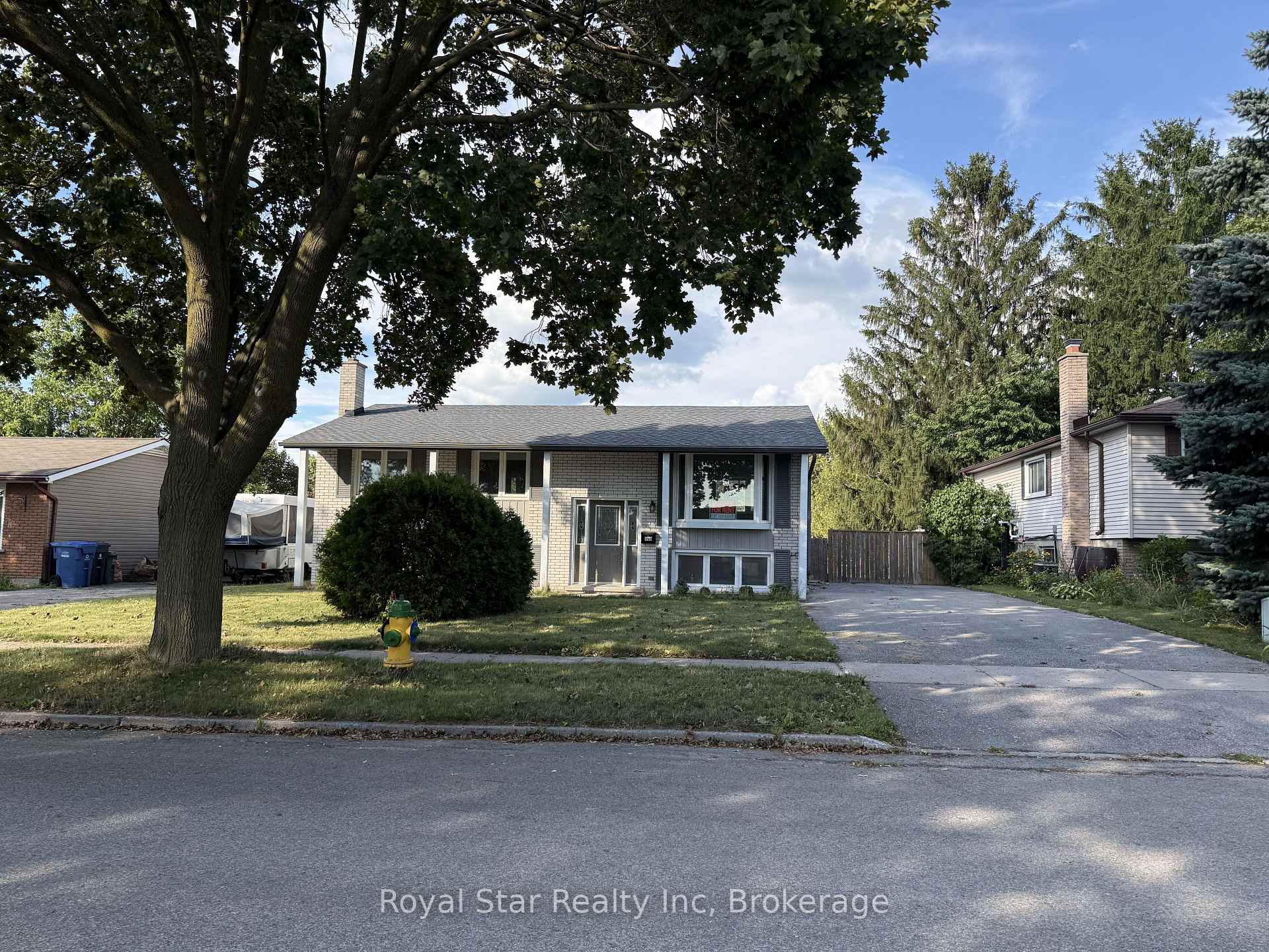 Upper - 150 Applewood Crescent, Guelph, ON, exterior