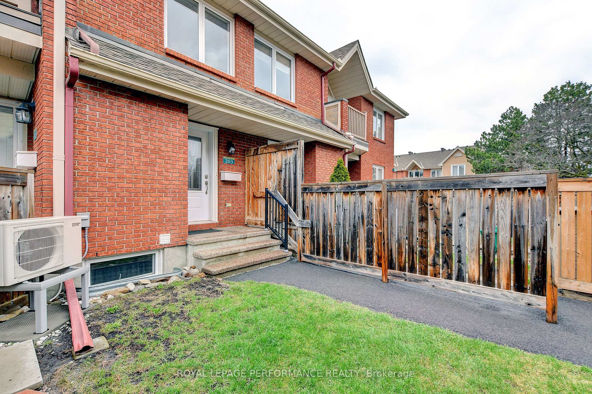 203 - 1760 Cabaret Lane, Orleans - Cumberland and Area, ON, exterior