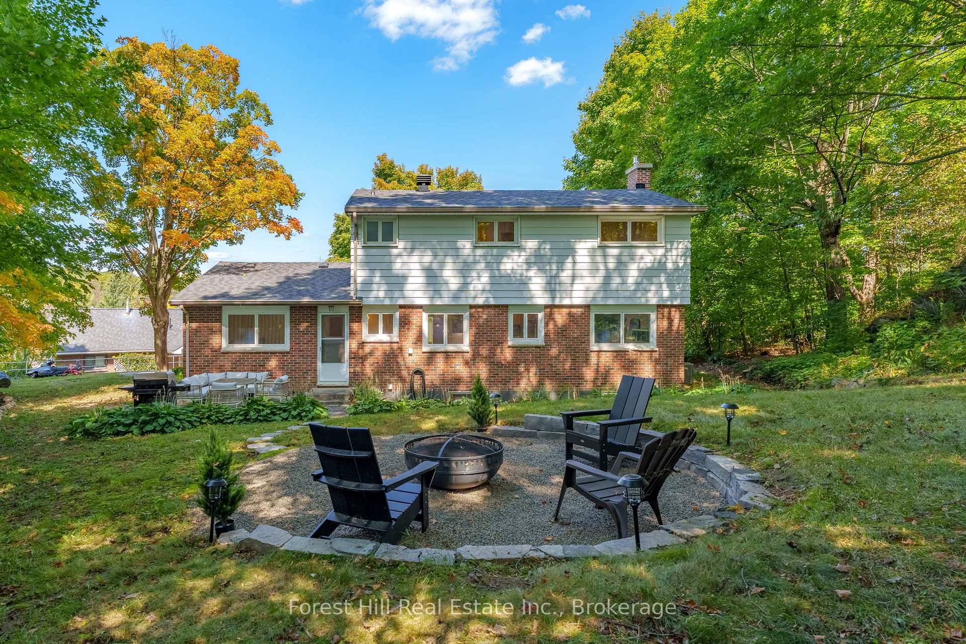 1 Maplecrest Court, Huntsville, ON, exterior