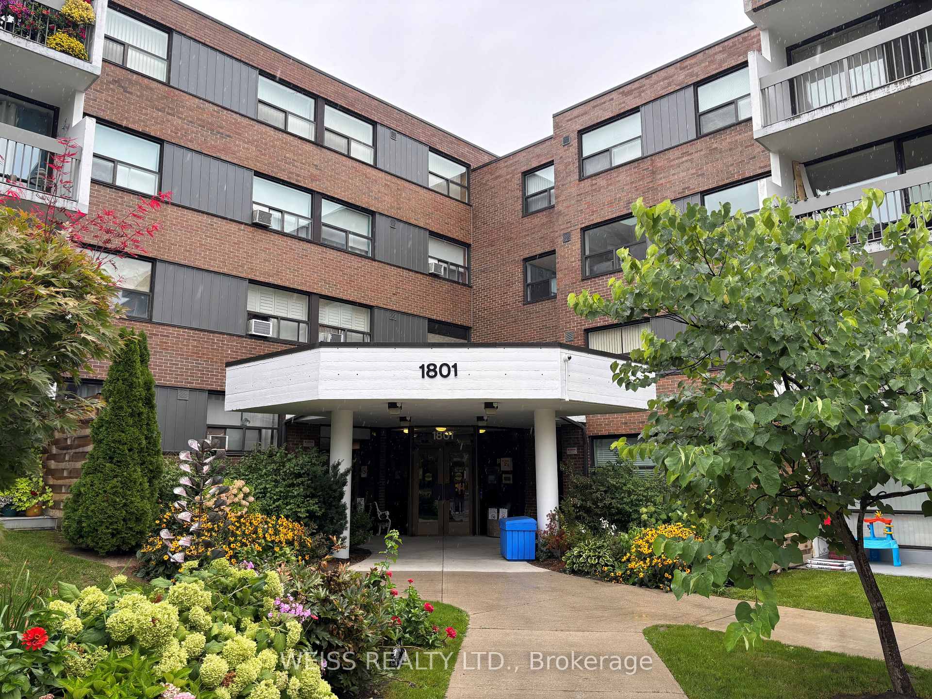 310 - 1801 O'Connor Drive, Toronto C13, ON, exterior