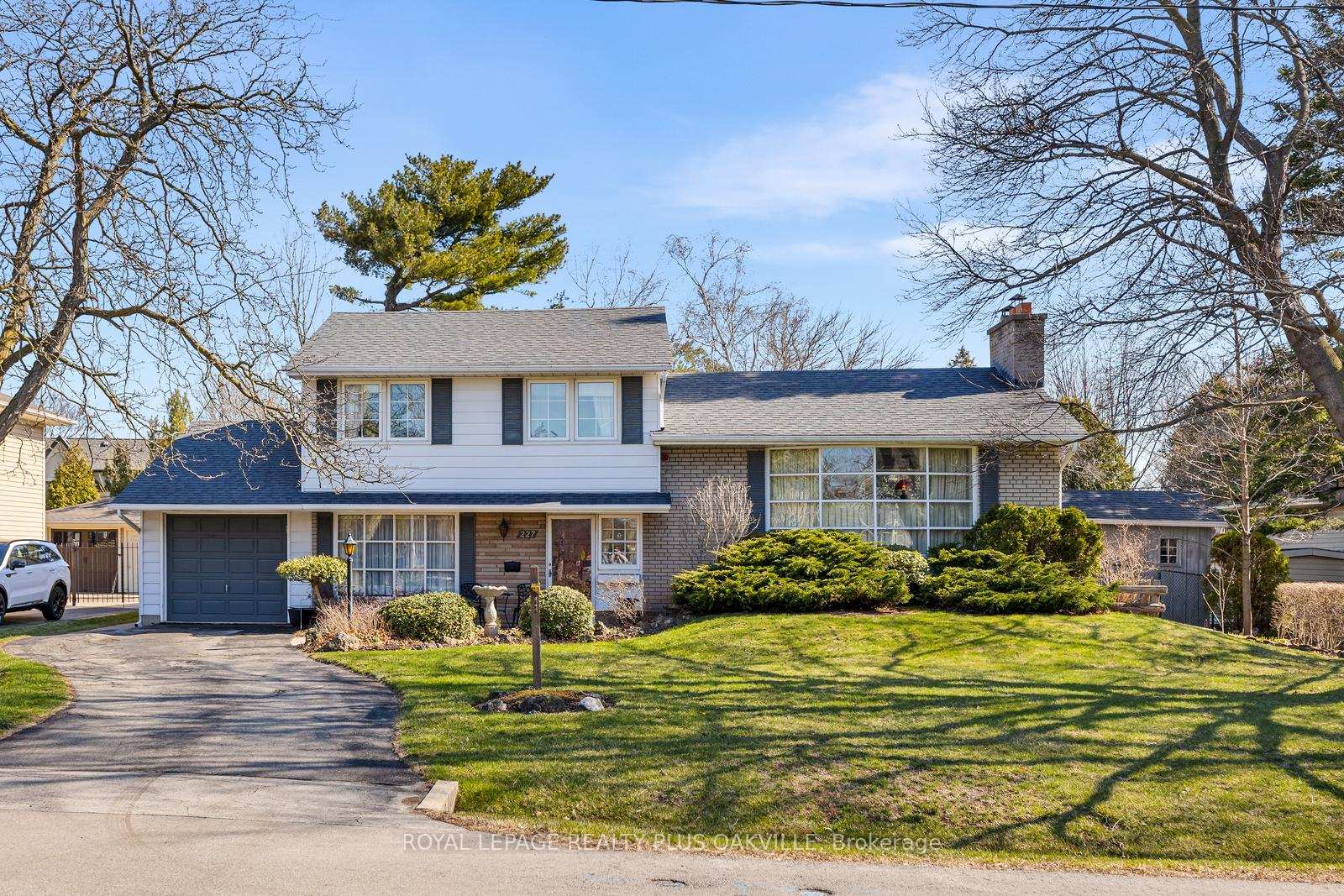 227 Sandwell Drive, Oakville, ON, exterior