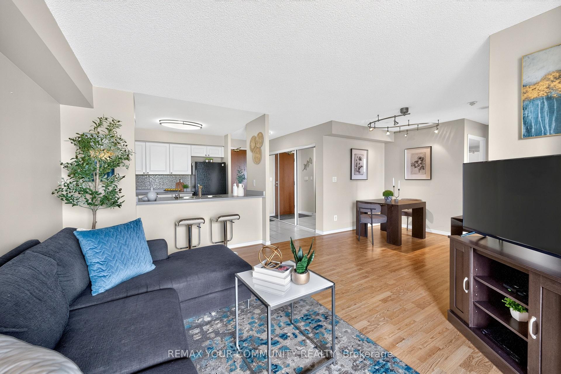 721 - 3 ELLESMERE Street, Richmond Hill, ON, exterior