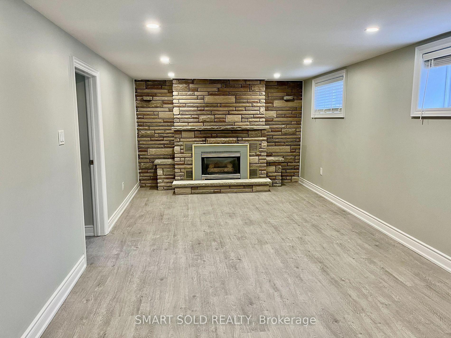 Lower - 52 Monkswood Crescent, Newmarket, ON, exterior