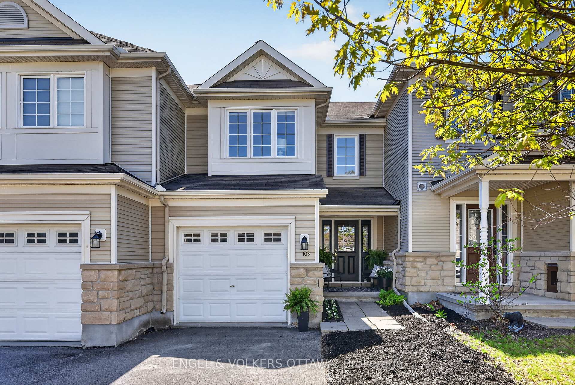 103 Goldwood Private, Barrhaven, ON, exterior