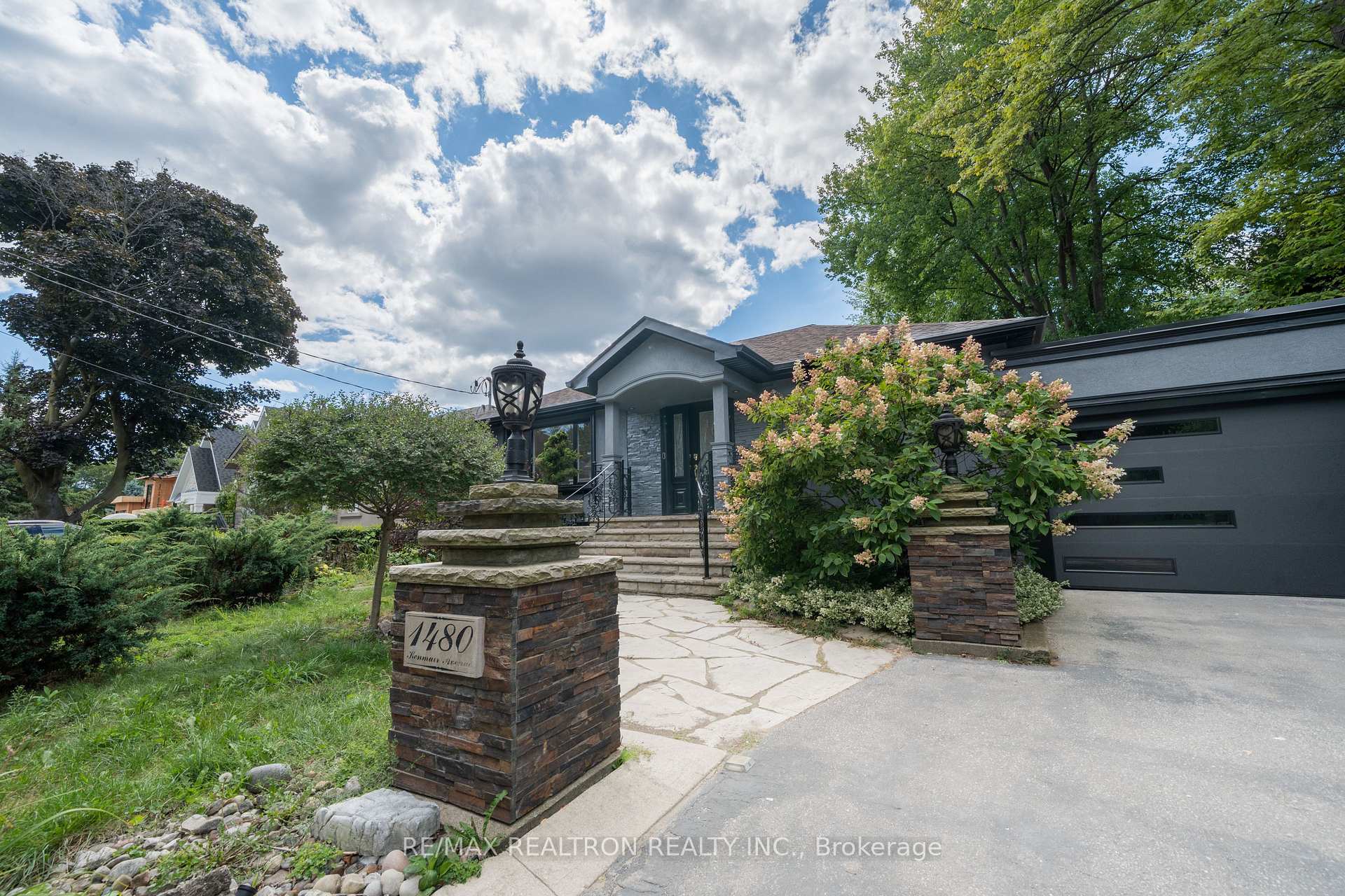 1480 Kenmuir Avenue, Mississauga, ON, exterior
