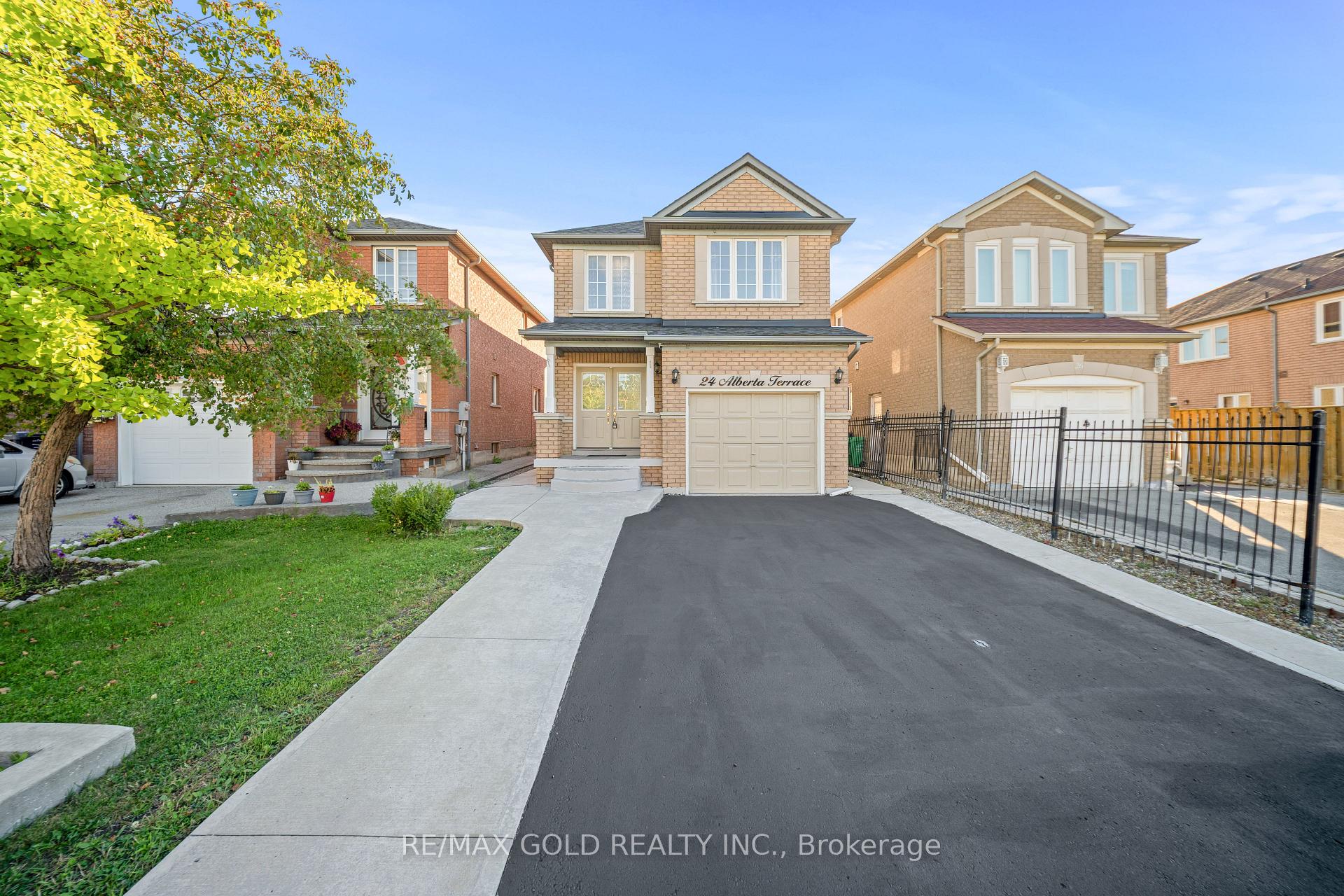 24 Alberta Terrace, Brampton, ON, exterior