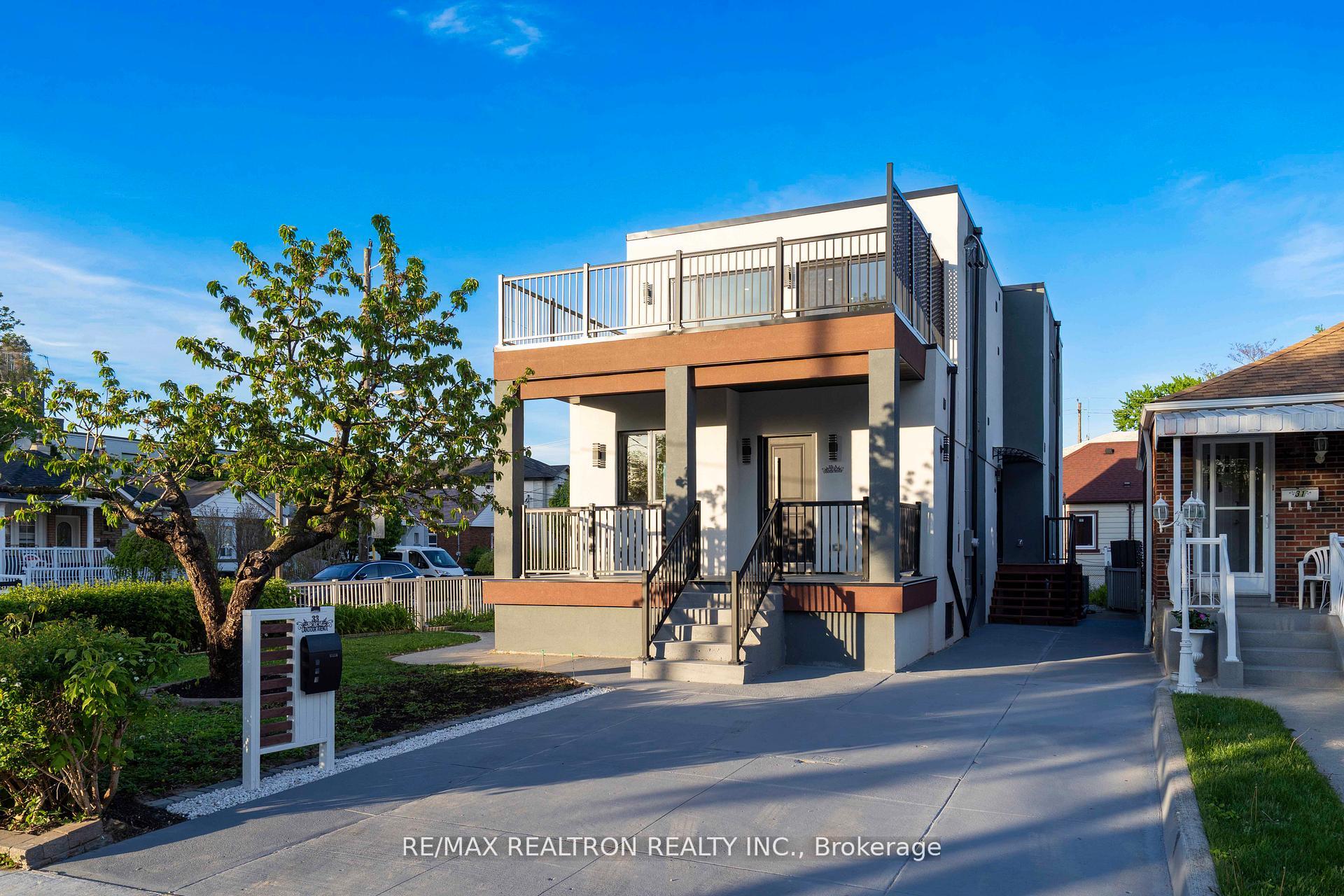 33 Landour Avenue, Toronto W03, ON, exterior