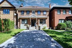38 Yonge Boulevard, Toronto C04, ON, exterior