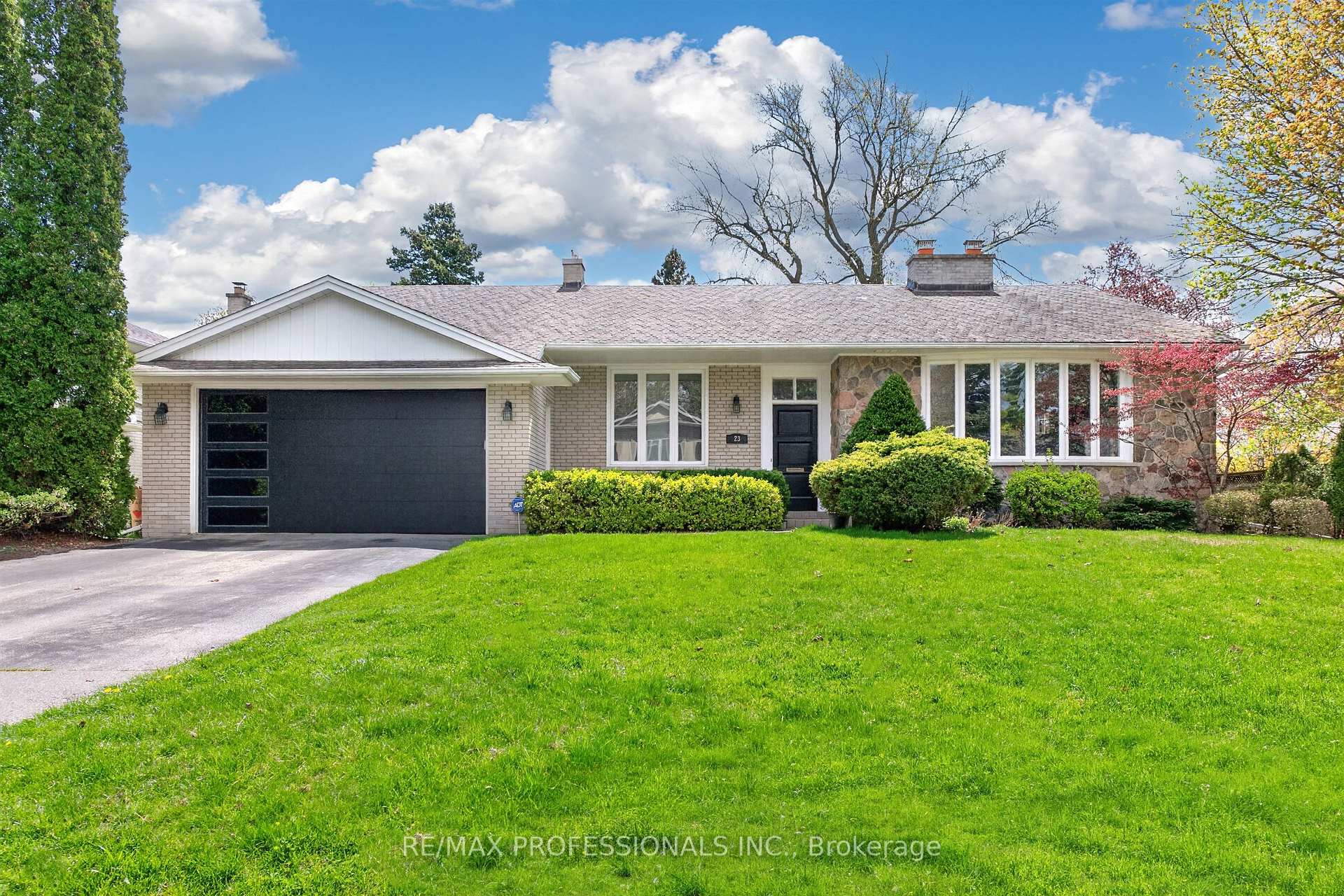 23 Ravensbourne Crescent, Toronto W08, ON, exterior