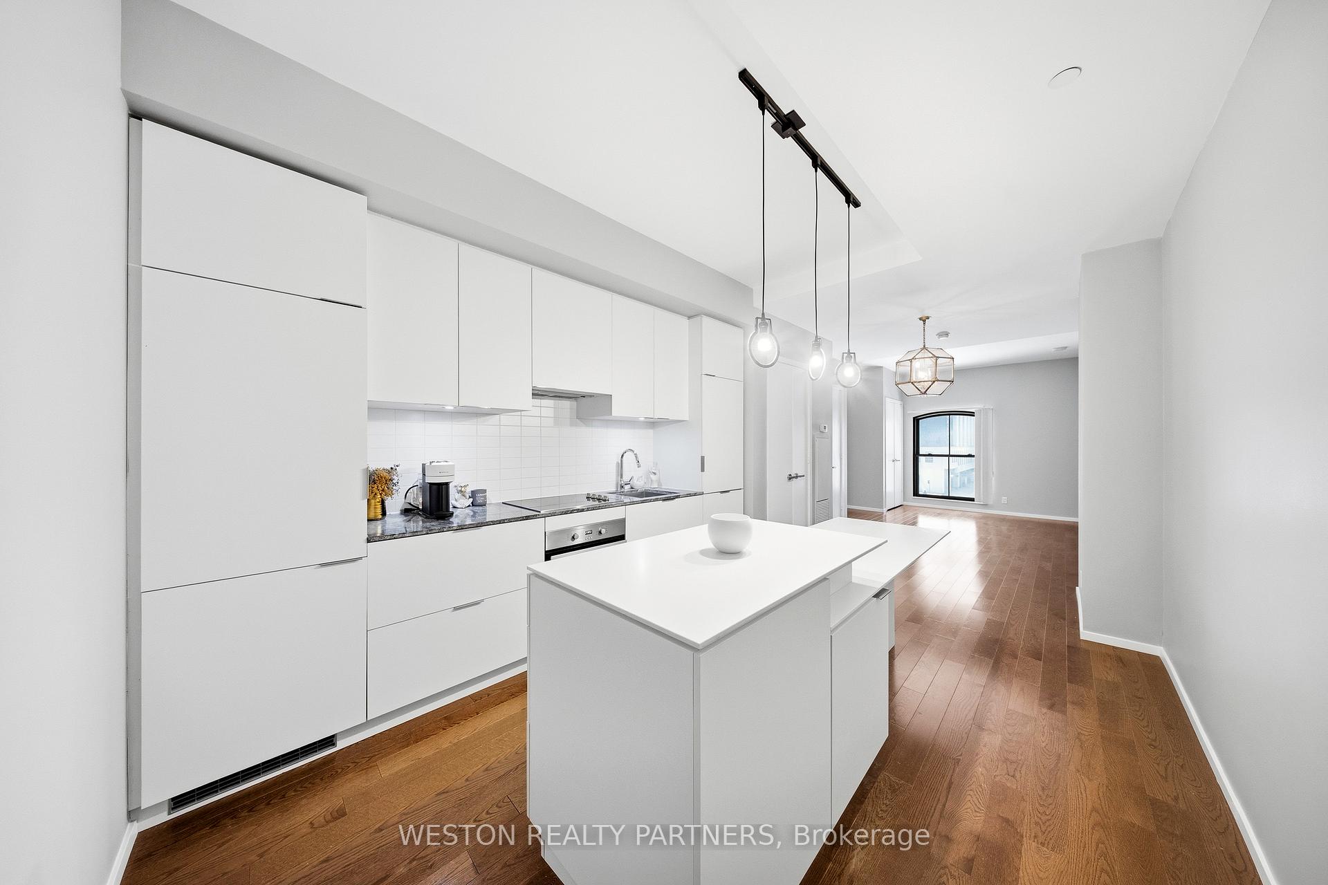 208 - 5 st joseph Street, Toronto C01, ON, exterior