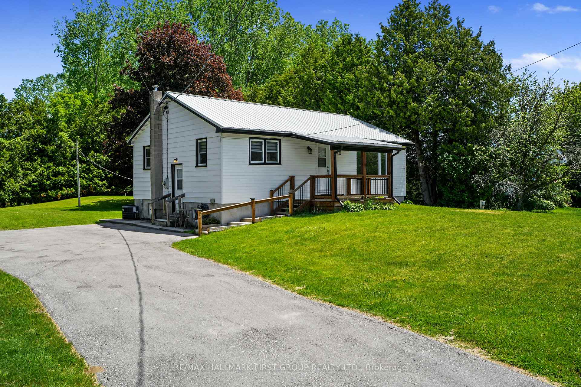 40 Whites Road, Quinte West, ON, exterior