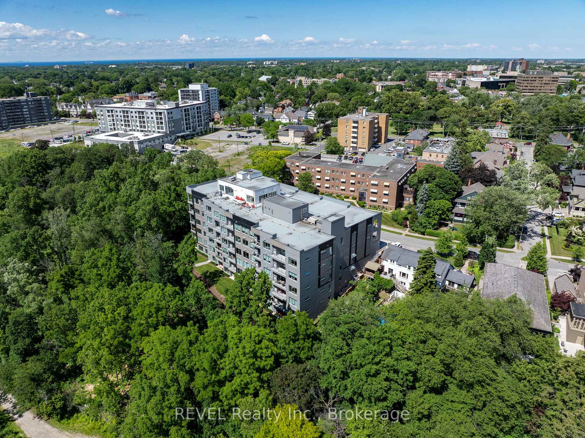 606 - 77 Yates Street, St. Catharines, ON, exterior