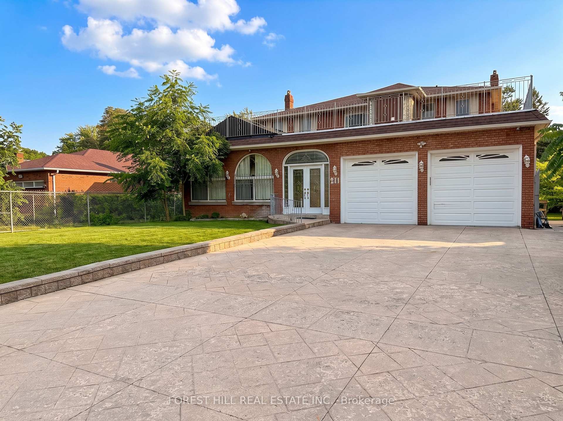 211 Carrville Road, Richmond Hill, ON, exterior
