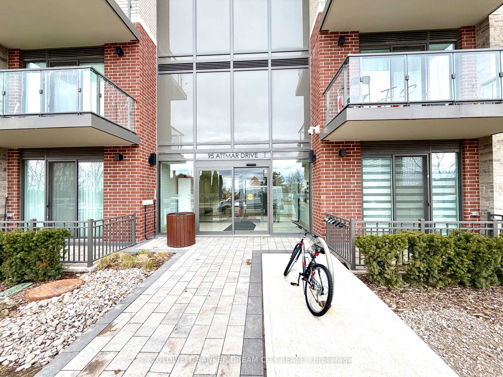 113 - 95 Attmar Drive, Brampton, ON, exterior