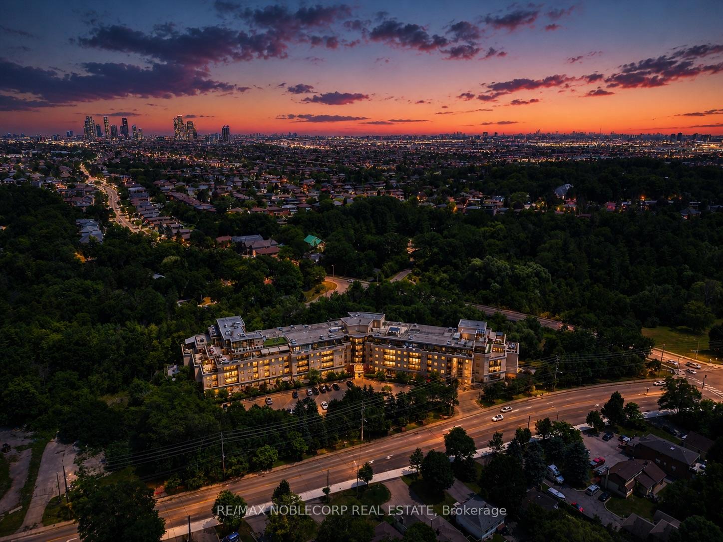 105 - 8201 Islington Avenue, Vaughan, ON, exterior