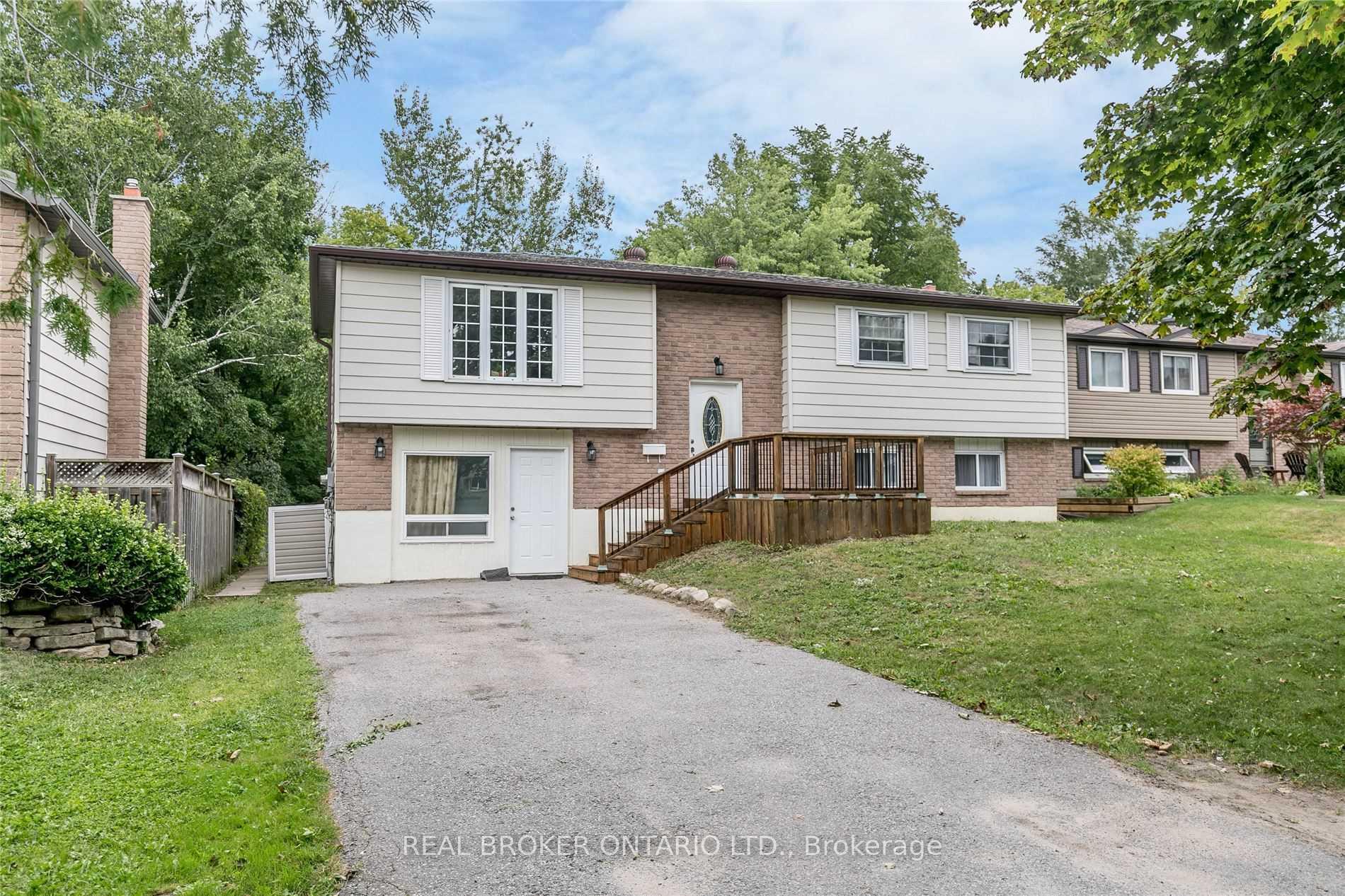Upper - 18 Chippawa Court, Barrie, ON, exterior