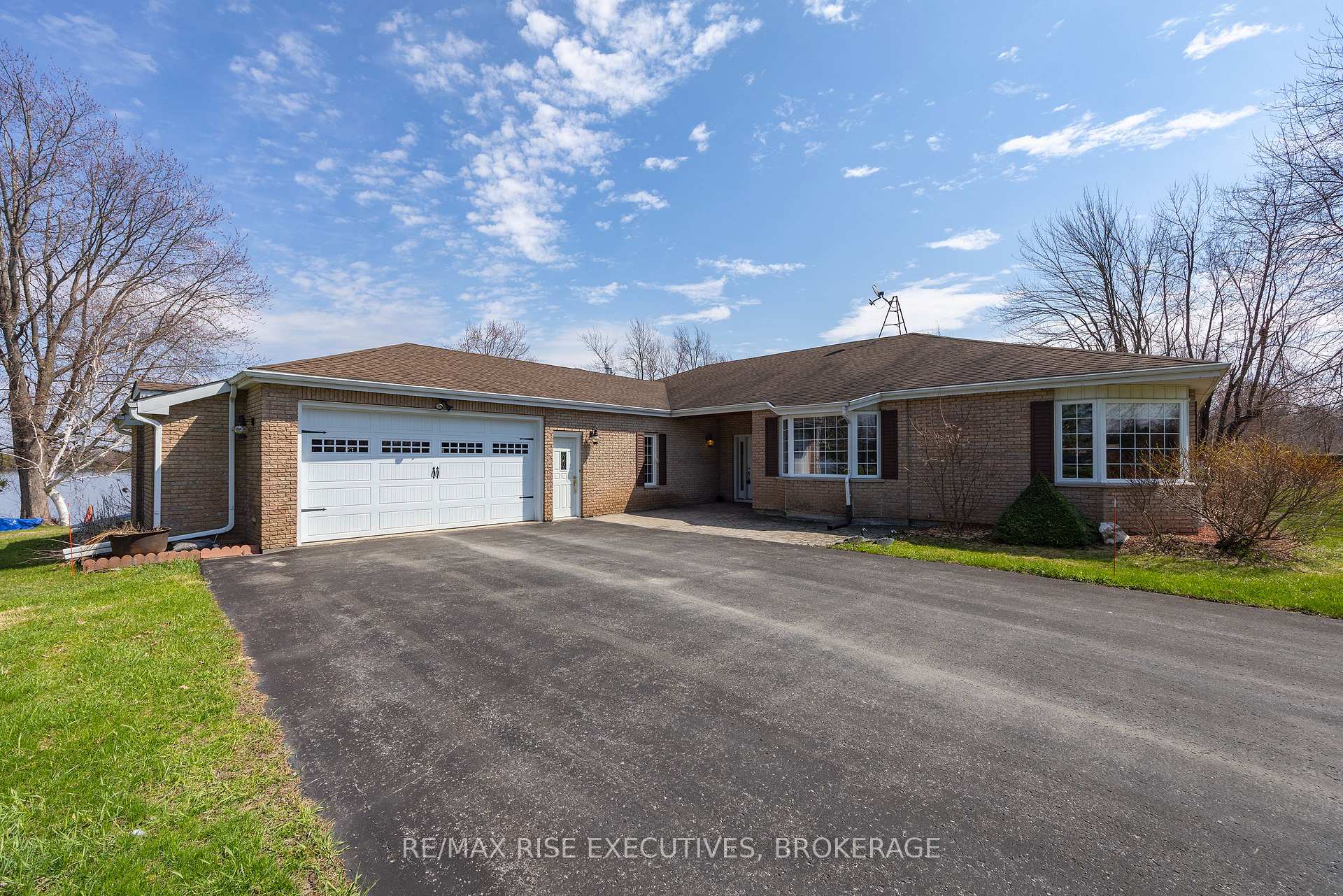 5054 Lower Round Lake Road, Frontenac, ON, exterior