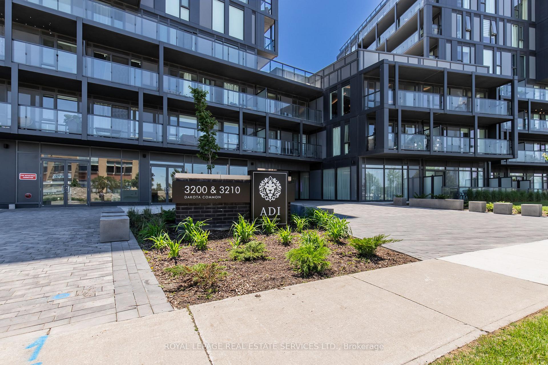 A607 - 3210 Dakota Common, Burlington, ON, exterior