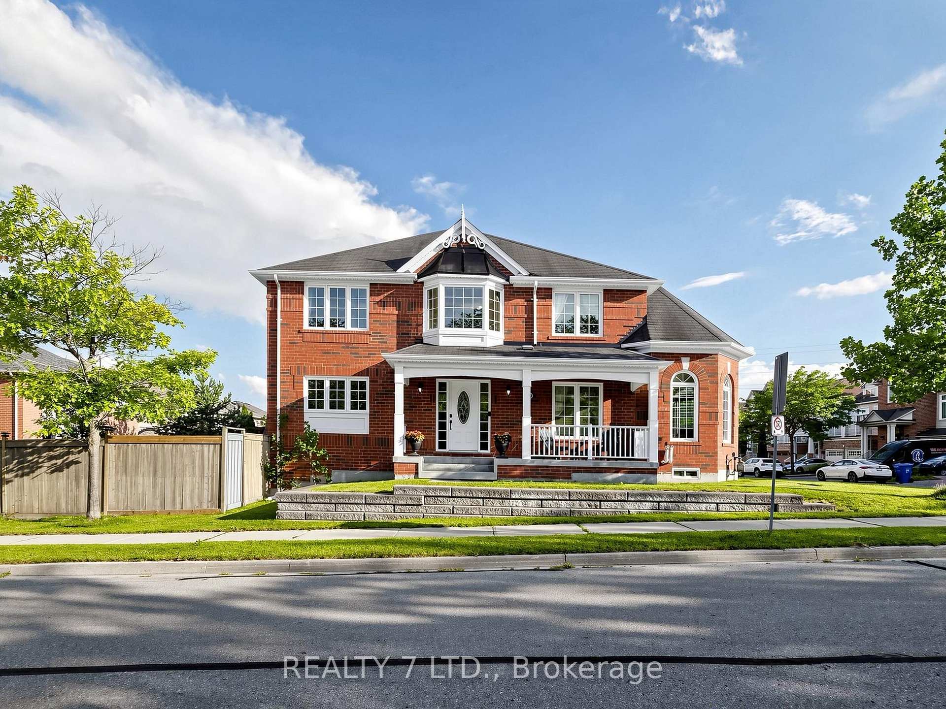 330 Cheryl Mews Boulevard, Newmarket, ON, exterior