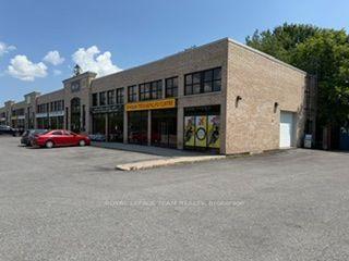 1884 Merivale Road, Country Place - Pineglen - Crestview and Area, ON, exterior